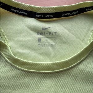 Nike Dri-FIT Shirt in Light Green